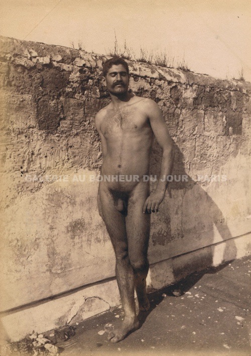 Gloeden - Homme très masculin à Taormina Gloeden - Homme très masculin à Taormina