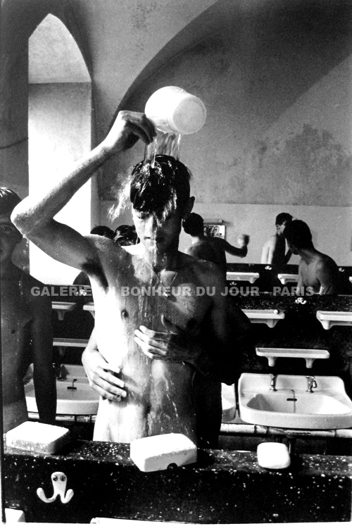 Will Mc Bride - Dans la salle de douche Will Mc Bride - Dans la salle de douche