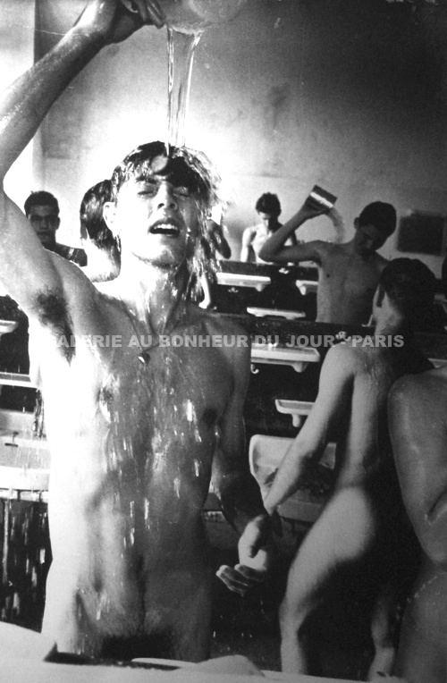 Will Mc Bride - Dans la salle de douche Will Mc Bride - Dans la salle de douche