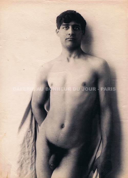 von Plûschow - Nu masculin au drapé von Plûschow - Nu masculin au drapé